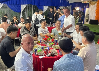 doi-net-ve-nha-hang-hai-san-tu-hai-tan-uyen-binh-duong